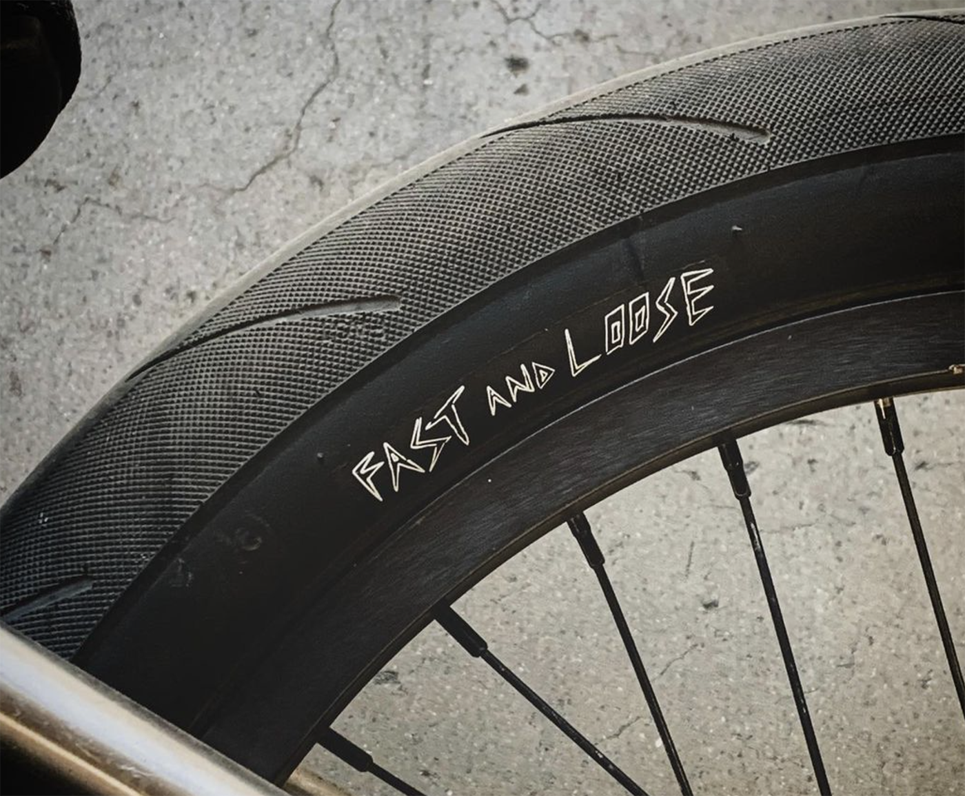 cult fast and loose bmx tyre black