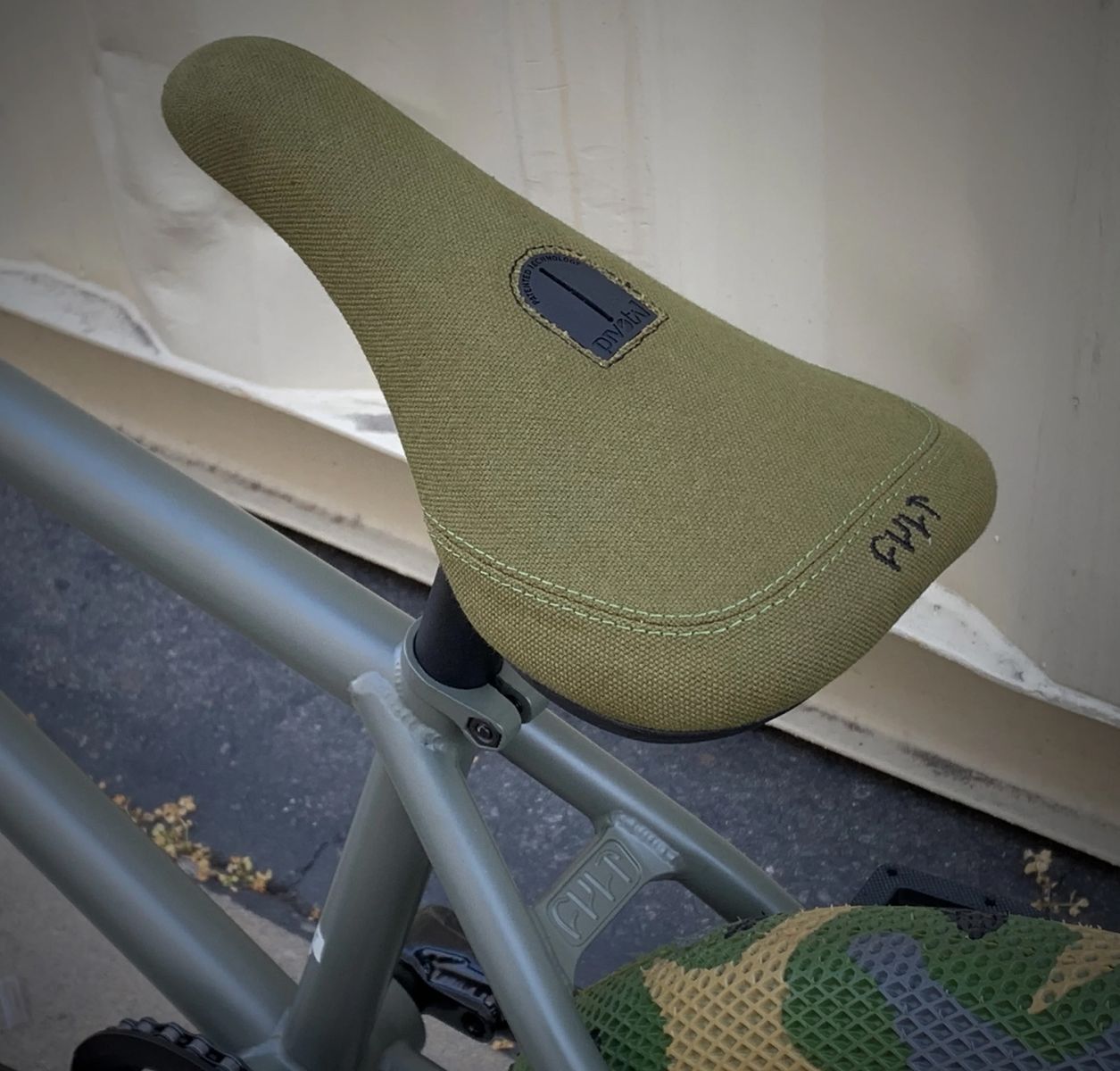 cult bmx kevlar pivotal seat green